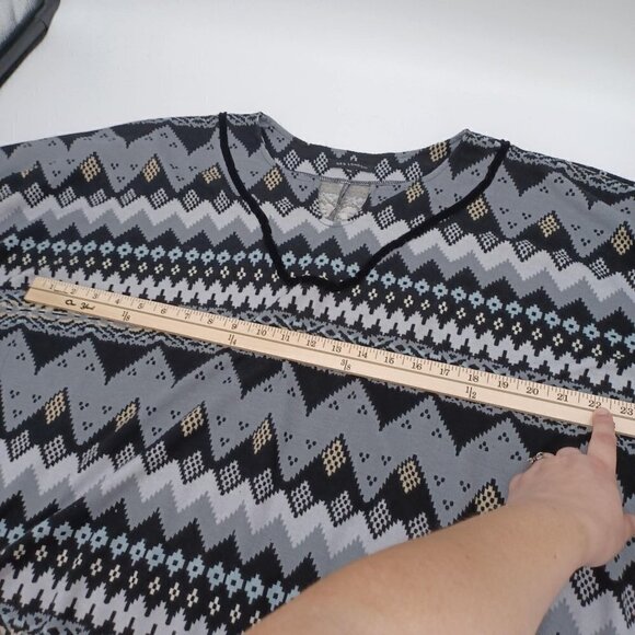 QED London Gray Nordic Fair Isle Fringe Poncho Sweater Women's M/L Relaxed Cozy - Picture 10 of 13